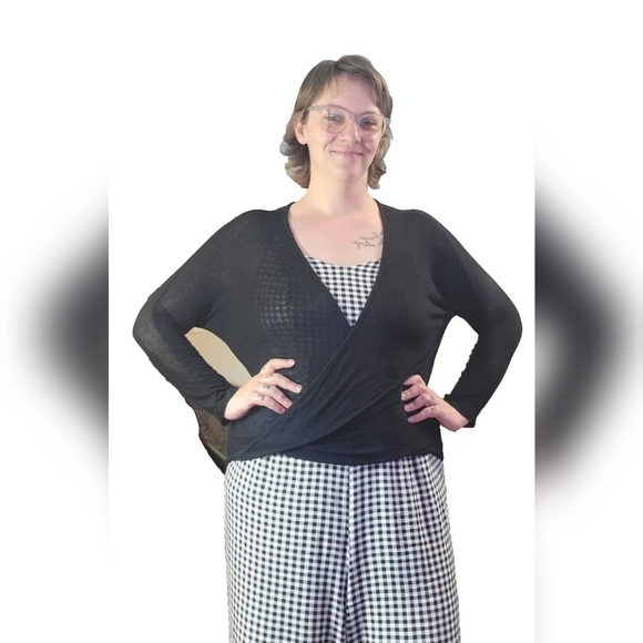 FREE W BUNDLE Suzy Shier wrap sweater - Picture 8 of 8